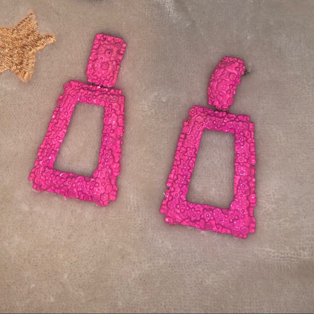 Hot pink earrings 💞